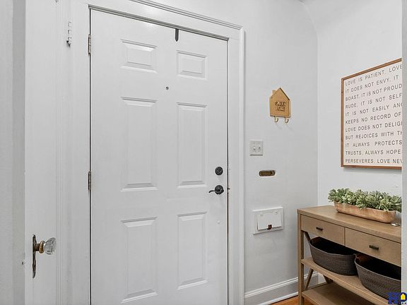3rd image of 2828 Cedar Ave
