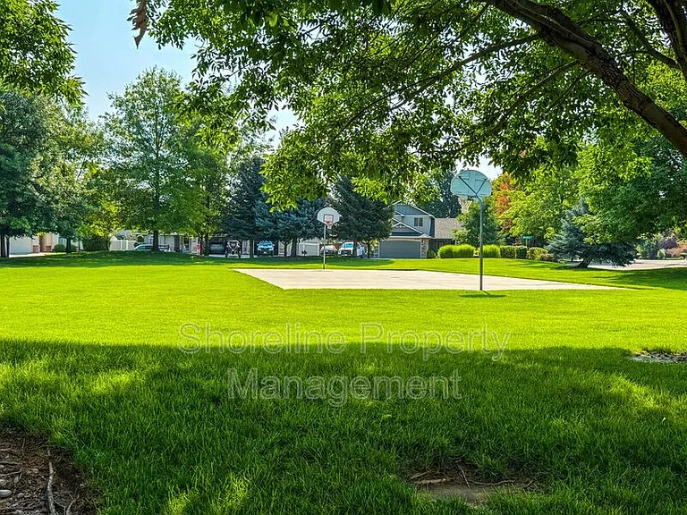 2328 E Satterfield St — Photo 30