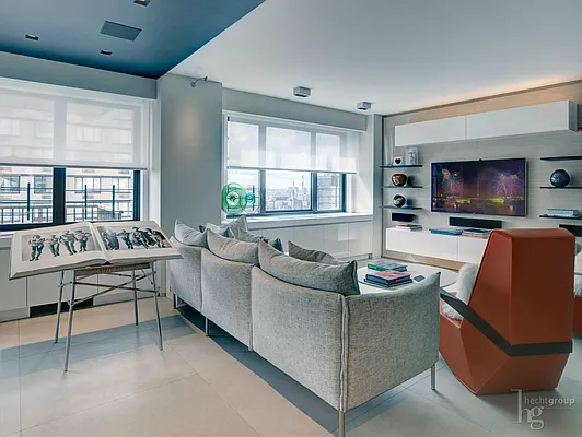 Rented by Hecht Group | media 50