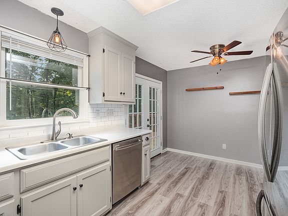 5th image of 317 Pinonwood Dr