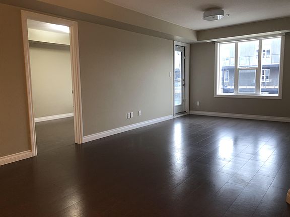 4th image of 5303 Universal Cres #323