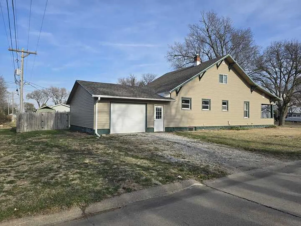 Building Photo - 312 W 9th St