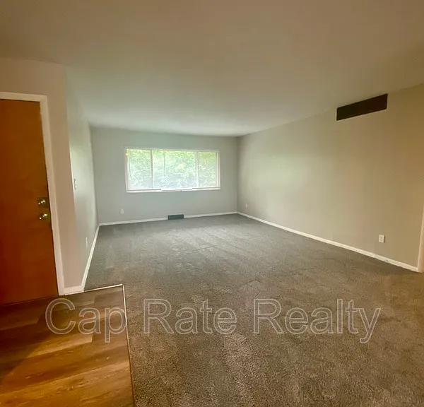 26 S Hampton Rd #C — Photo 15