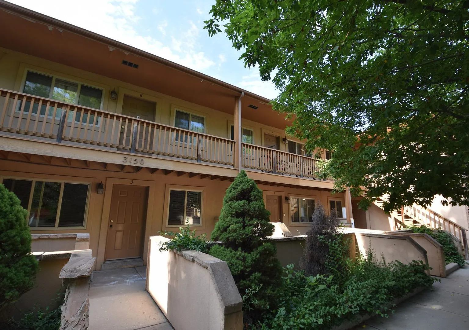 1 Bedroom Condo 3 Blocks from CU! — Photo 2