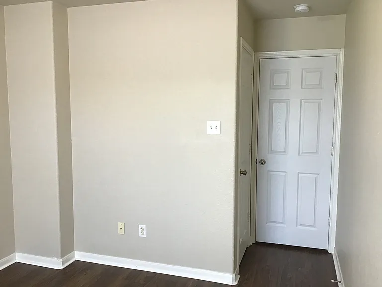 13470 Miller Ln — Photo 11