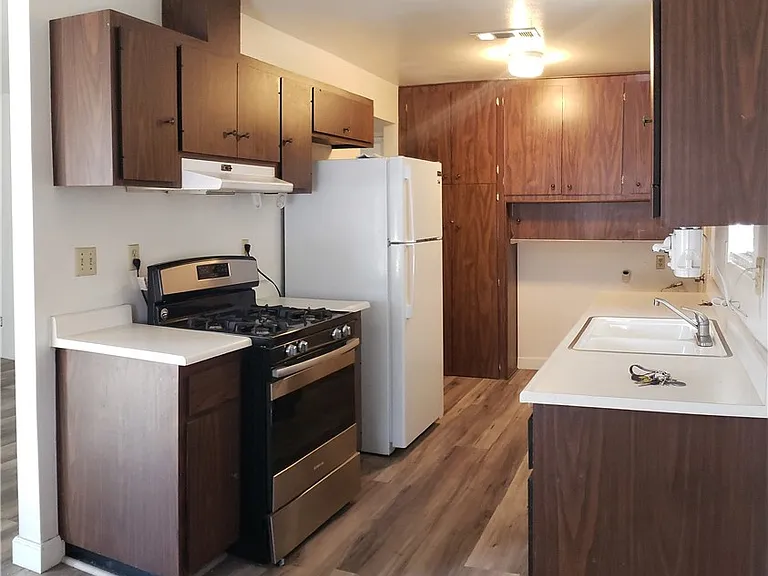 2125 San Bernardo Ave — Photo 3