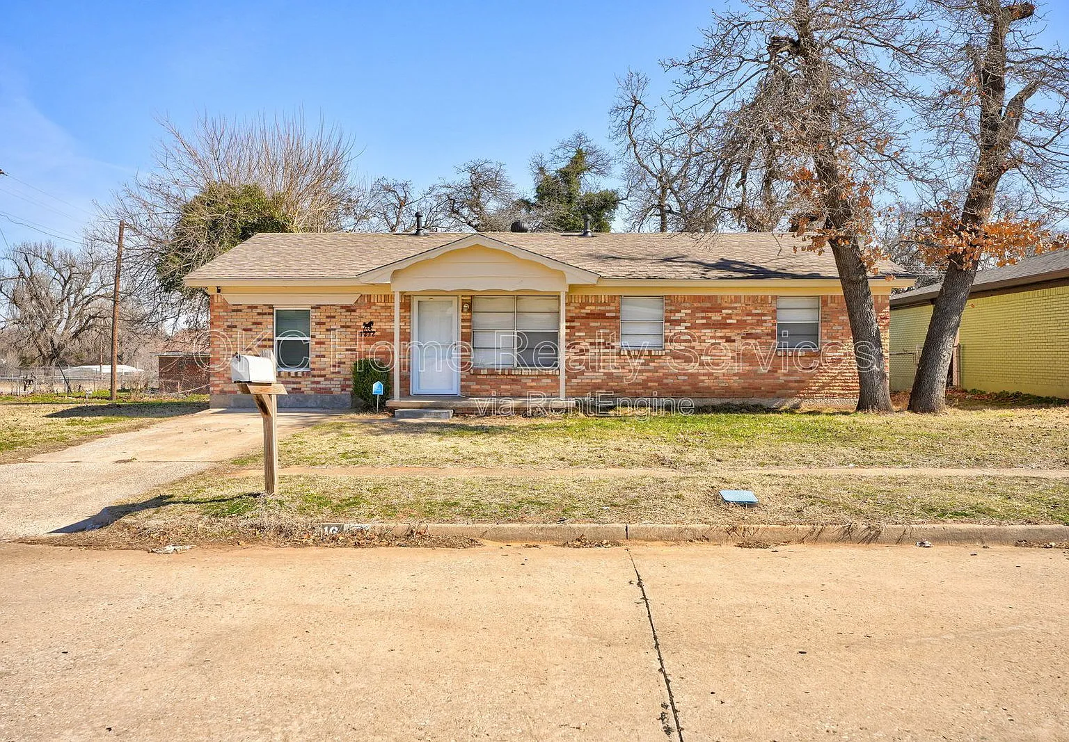 4 bed, 1.0 bath, 1200 sqft, $1,350 — Photo 1