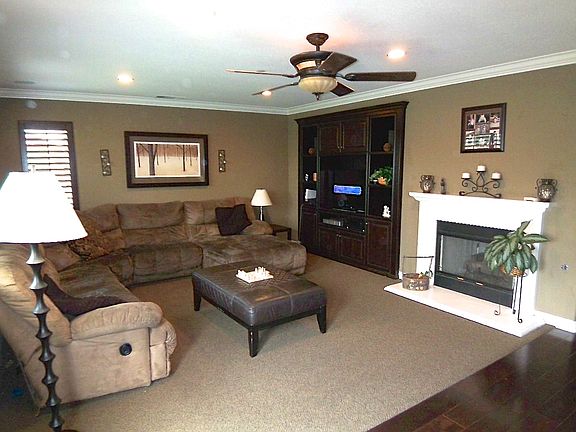 3rd image of 7912 Marshall Ct