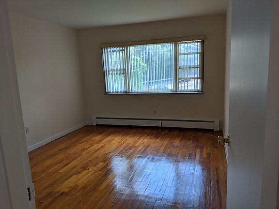 5th image of 100 Bergen Blvd APT 36