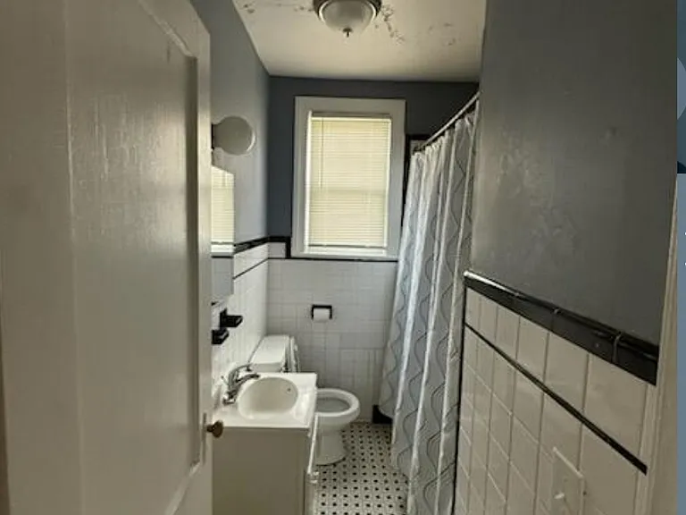 565 E Elm St #1 — Photo 2