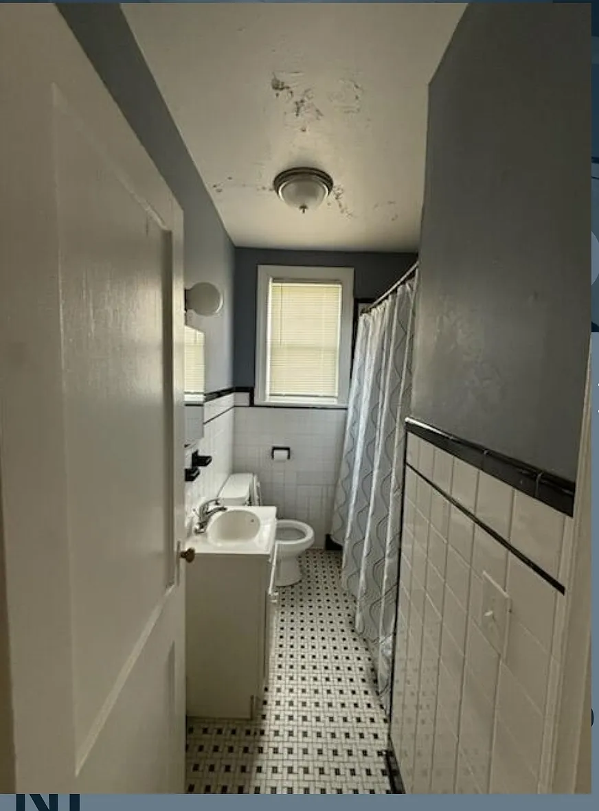 Building Photo - 565 E Elm St #1