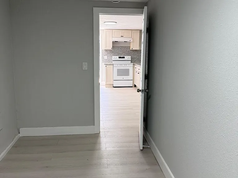 2834 Abbey St — Photo 9