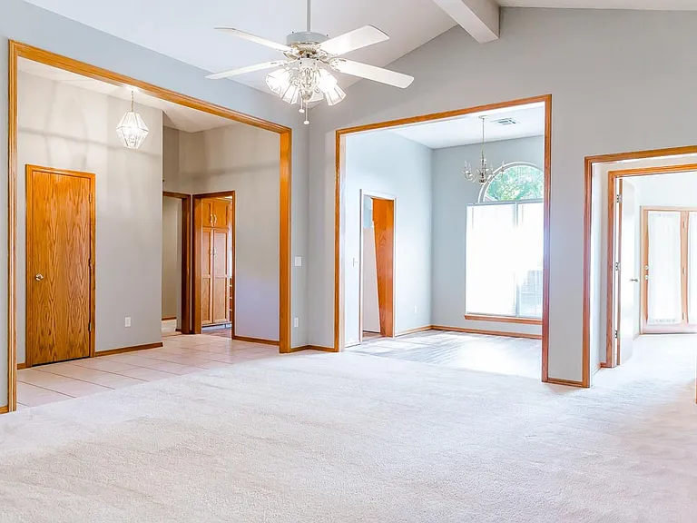 211 Oakdale Dr — Photo 20