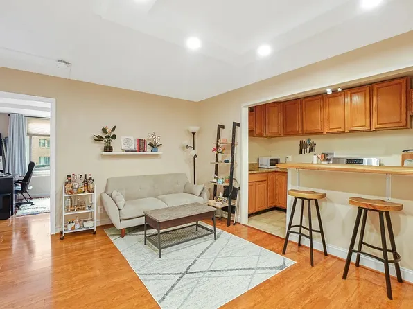 2401 H St NW APT 215, Washington, DC 20037