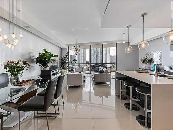3rd image of 3250 NE 188th St APT 808