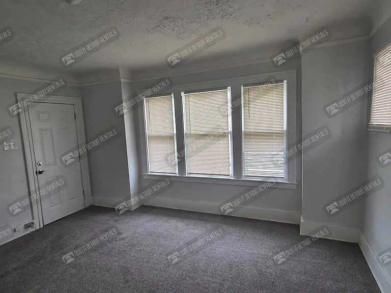 2498 Glendale St — Photo 5