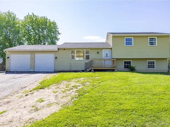 24 Huntington Pkwy, Hamlin, NY 14464