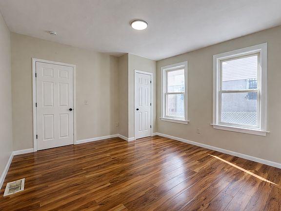 3rd image of 615 Hunterdon St Floor 1