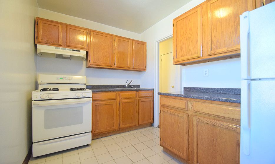 Harbor House - Kitchen - J Line