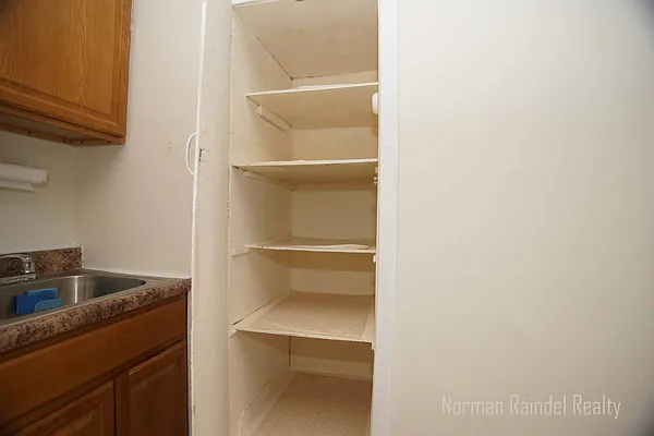 Rented by Norman Raindel, LREB | media 22