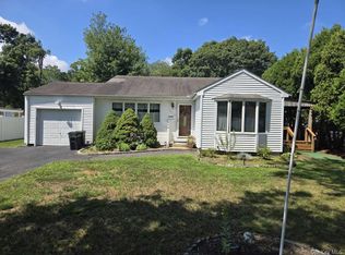 1556 N Gardiner Drive, Bay Shore, NY 11706