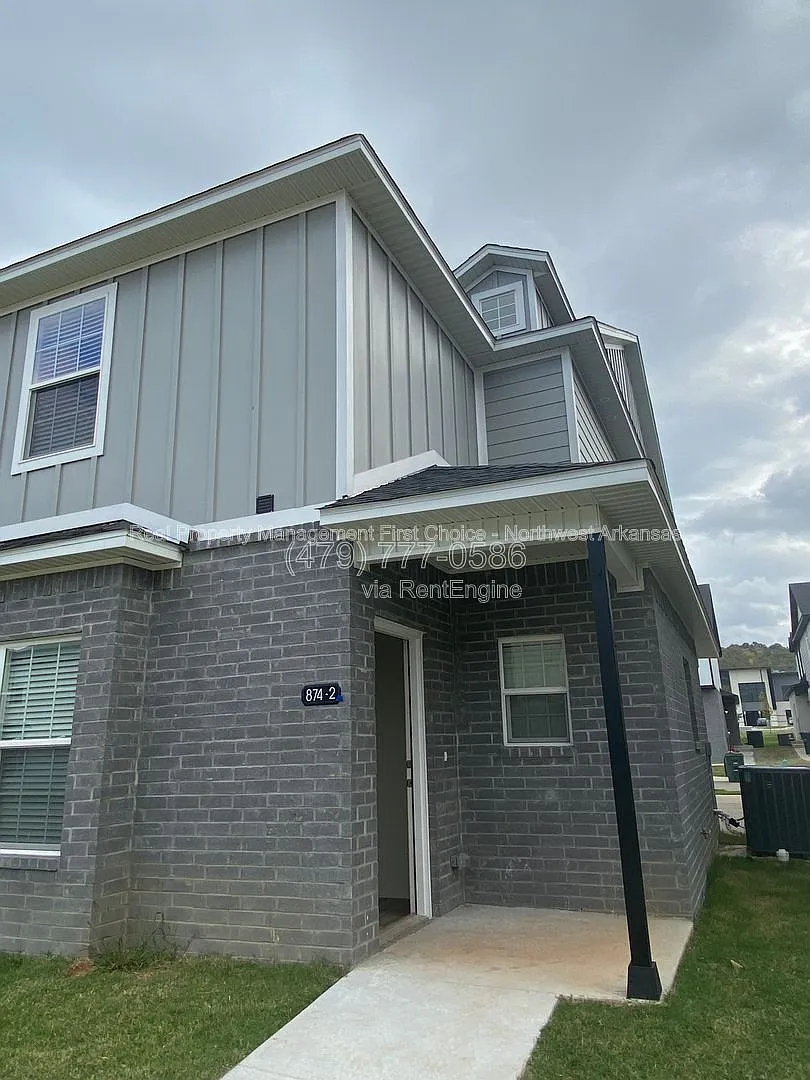 4 bed, 4.5 bath, 1998 sqft, $2,200 — Photo 4