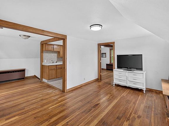 4th image of 300 James STREET