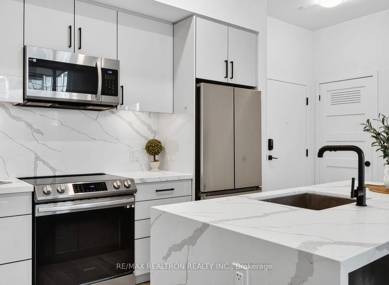 2 bed, $2,400 — Photo 4