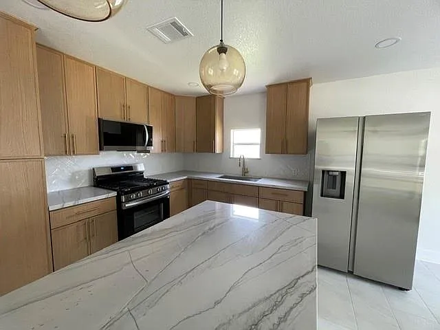 109 Del Monte Ln — Photo 3