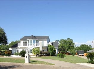 712 Palmer St, Rockdale, TX 76567