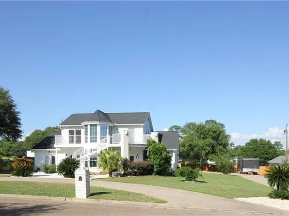 712 Palmer St, Rockdale, TX 76567
