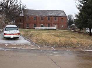 452 E Glendale Rd, Saint Louis, MO 63119