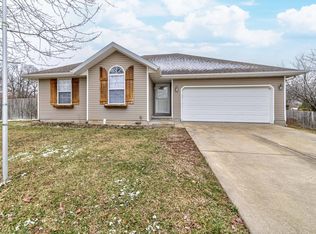 572 Cobblestone Ln, Sparta, MO 65753