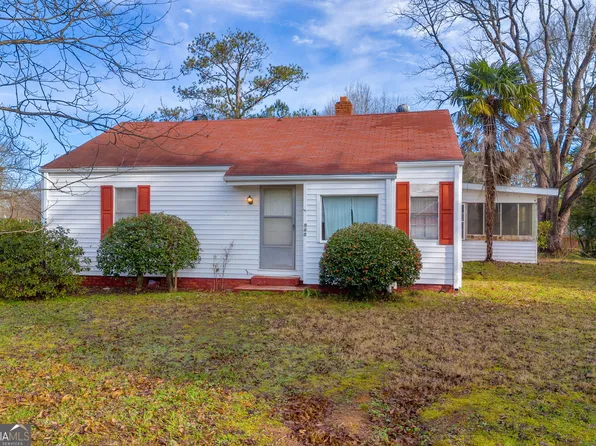 560 Jordan St, Royston, GA 30662