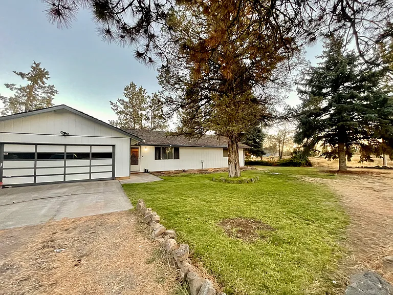 5230 NW Coyner Ave — Photo 5