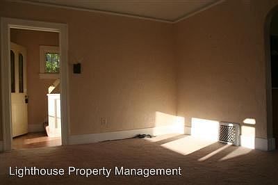 3rd image of 1414 Powers Ave NW