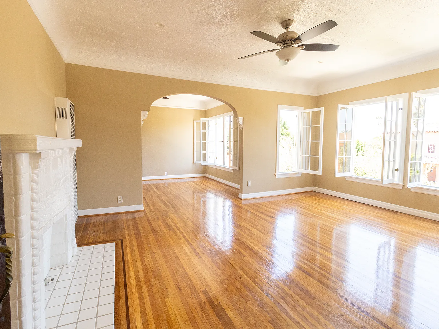 2 bed, 1310 sqft, $4,140 — Photo 4