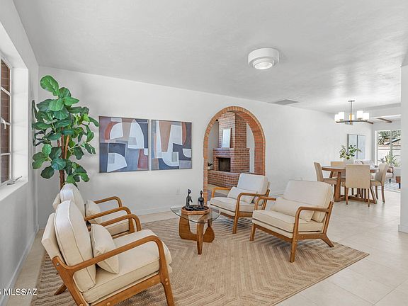 5th image of 4465 E La Jolla Cir
