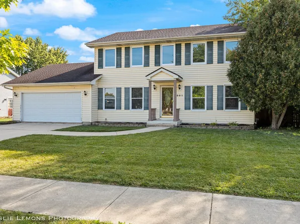 301 Juniper Dr, North Aurora, IL 60542