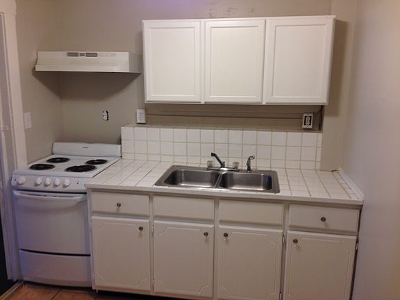4th image of 310 W Bolton St APT D1