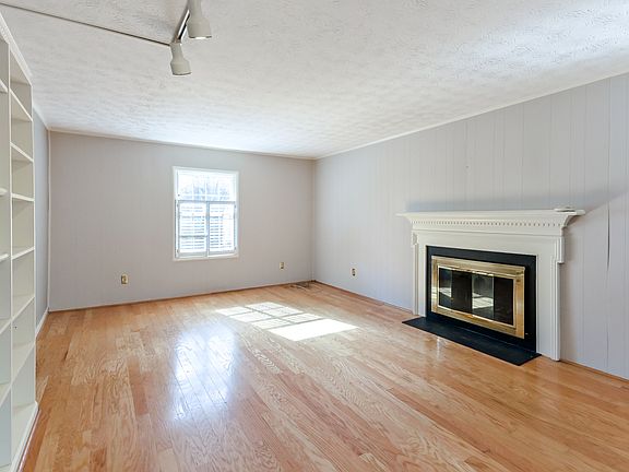 2nd image of 9685 N Pond Cir