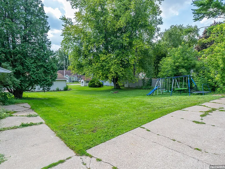 1111 Oviatt St — Photo 5