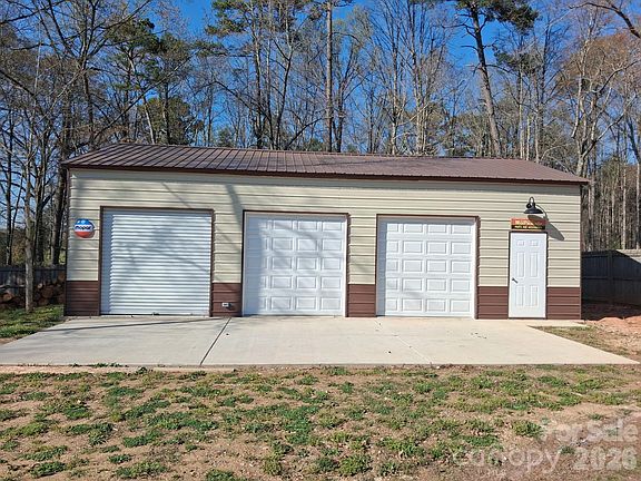 4th image of 1319 Baucom Rd
