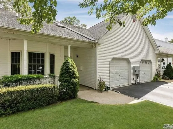 6 Oyster Cove Lane, Blue Point, NY 11715