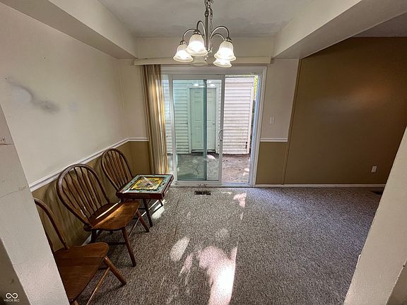 3rd image of 4907 Oakwood Trl