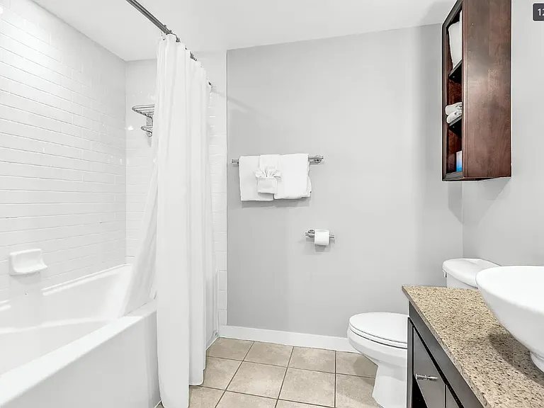 Large Full Bath