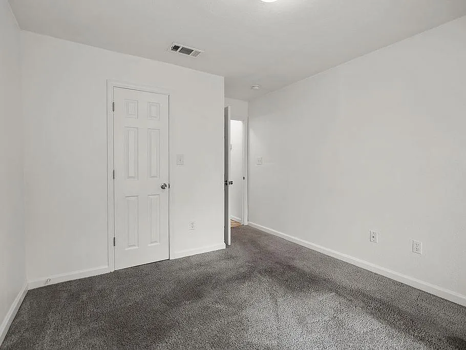 802 Stetson Ave — Photo 4