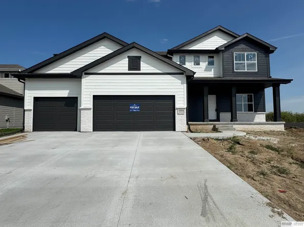 20810 Vernon Ave, Elkhorn, NE 68022