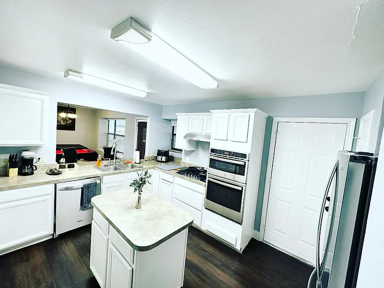9360 Sunset Dr — Photo 2