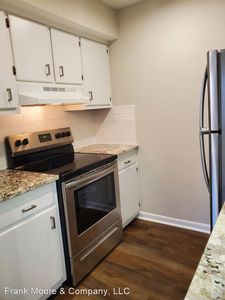 455 Mall Blvd APT 40, Savannah, GA, 31406